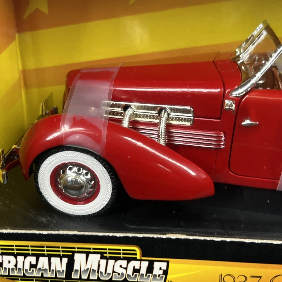 NEW ERTL American Muscle 1937 Cord 812 Convertible Red 1:18 DIE CAST - Image 2 of 4