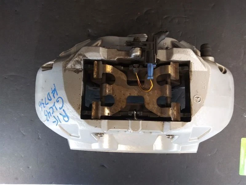 Mercedes GLC43 2018 OEM AMG pinza de pasajero 205 tipo C43 delantera para 17-23 Foto 2 de 4