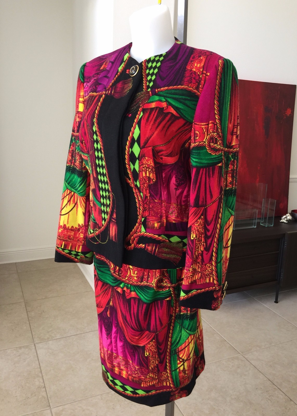 iconic GIANNI VERSACE I Sipari print wool skirt suit from F/W 1991/92 image 4