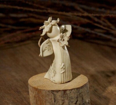 ''Grow Strong Flower'' Natures Poetry. Design  Kim Lawrence. Porzellan. 8 cm.