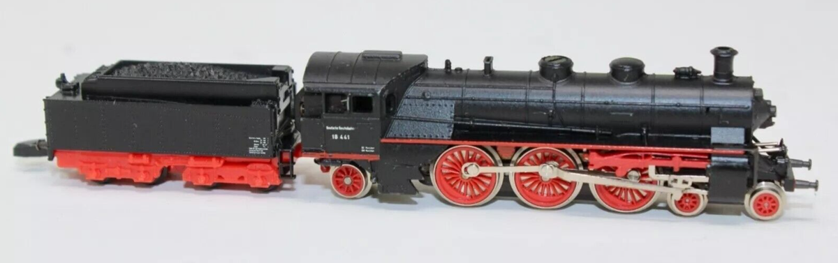 Z Marklin 8100 BR 18 Locomotive & 3-Car Passenger Set (tested) #2