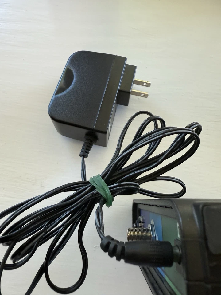 Motorola SURFboard SB6121 Cable Modem W/ Adapter - Image 3 of 4