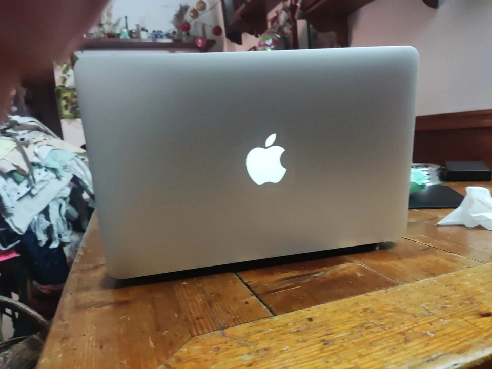 Apple MacBook Air 11" 2015 · i5 · 4GB · 128GB, foto 3 di 3