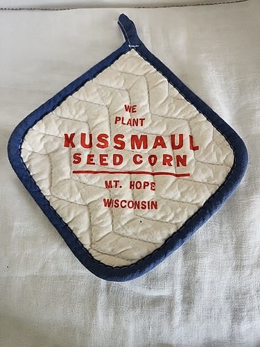 "KUSSMAUL SEED CORN" MT. HOPE,WI; ADV. PROMO Pot Holder