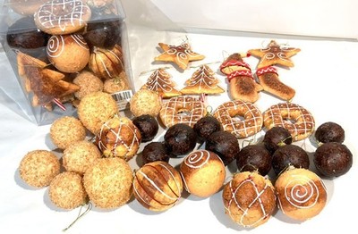 64 GINGERBREAD CHRISTMAS ORNAMENTS TREE HOME DECOR 2 SETS OF 32 EACH