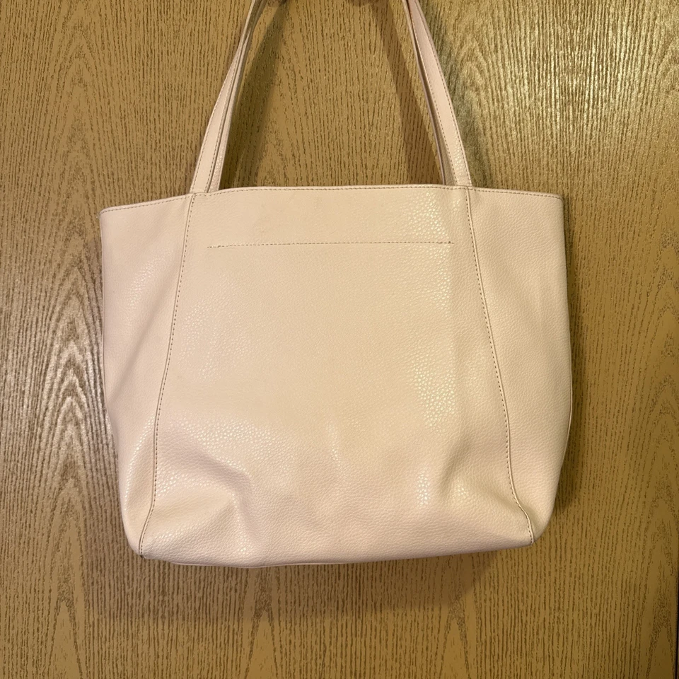 New York and Company Bolso de Hombro Rosa Imitación Cuero Grande Cierre con Cremallera Foto 3 de 4