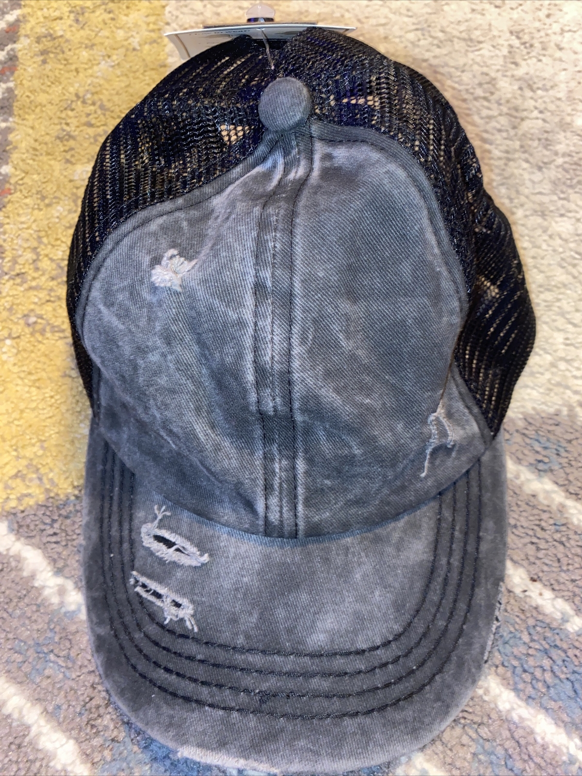 C.C. nuovo con etichetta cappello trucker baseball criss cross grigio e nero invecchiato pony cap