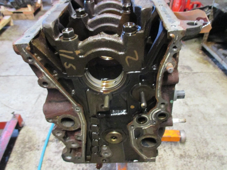 Nissan Sentra 1.8 S QG18DE 2005 OEM motor bloque de cilindros desnudo Foto 2 de 4