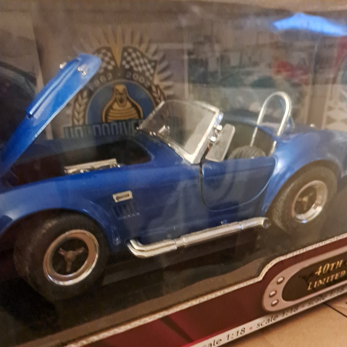 Road Signature 1/18 Scale Diecast 92059 - 40th Anniversary