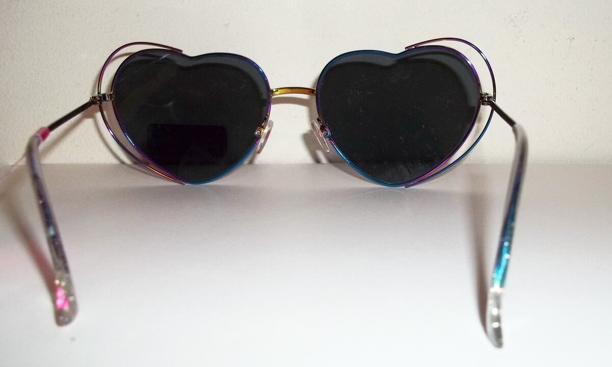 NWT Betsey Johnson Signature Heart Shaped Iridescent 