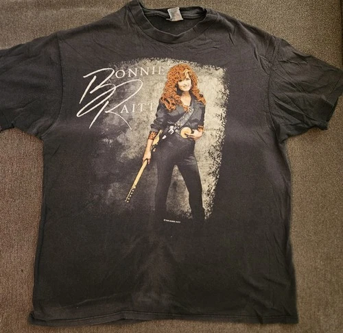 Bonnie Raitt Vintage Official Rock Concert Tour Hanes L 1980s vintage concert t-shirt, vintage, size L, single stitch, B+ condition