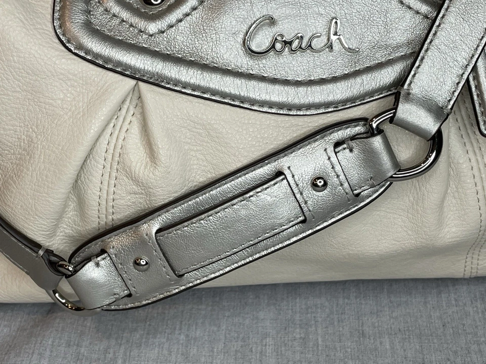 Cartera COACH Ashley Tiza Cuero Blanco y Plateado Cartera Bolso de Mano/Hombro F19247 Foto 3 de 4