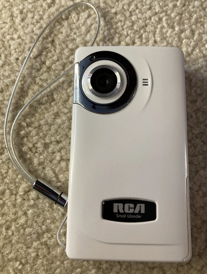 RCA SMALL WONDER VIDEO CAMCORDER/CAMERA WHITE  FLIP SCREEN  - Image 3 of 4