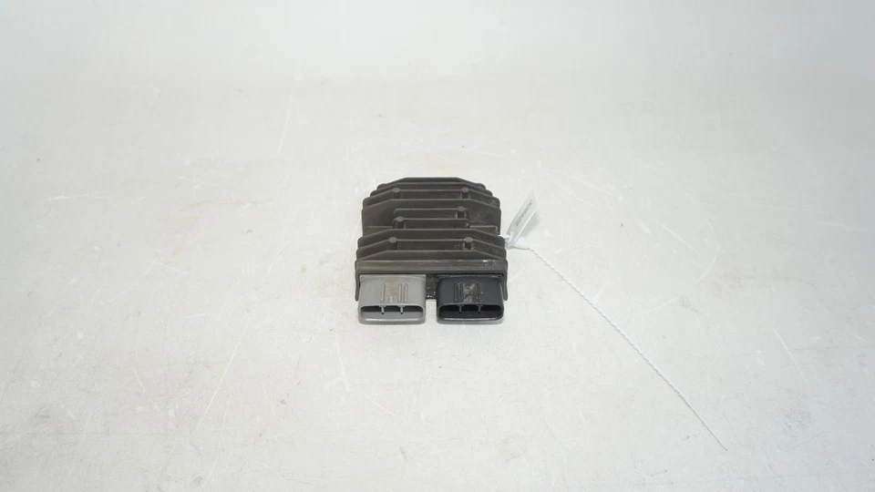 2025 22-25 YAMAHA YZF R7 RECTIFIER VOLTAGE REGULATOR FZ07 308828 ORIGINAL - Image 2 of 4