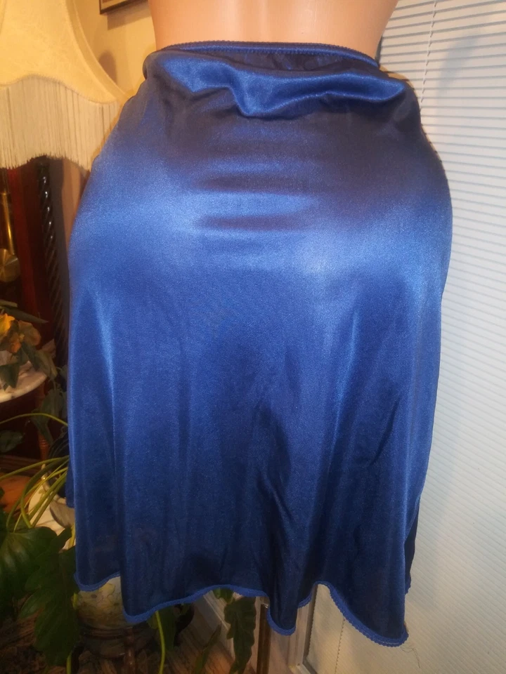 Vtg Silky nylon tissue thin dress slip short slit chantilly lace slit half slip - Image 2 of 4