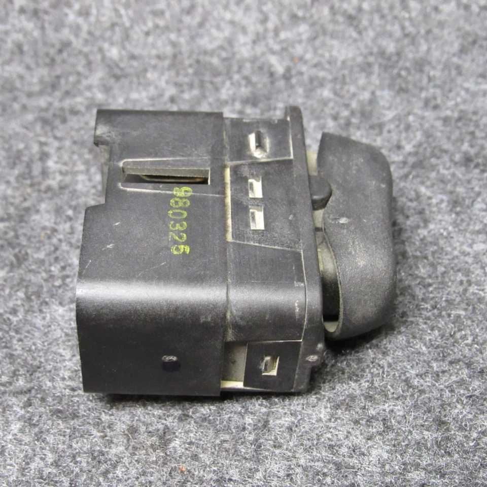 Interruptor de bloqueo de puerta delantera lateral derecha Ford Taurus 1996-1999 OEM 38070 Foto 2 de 4