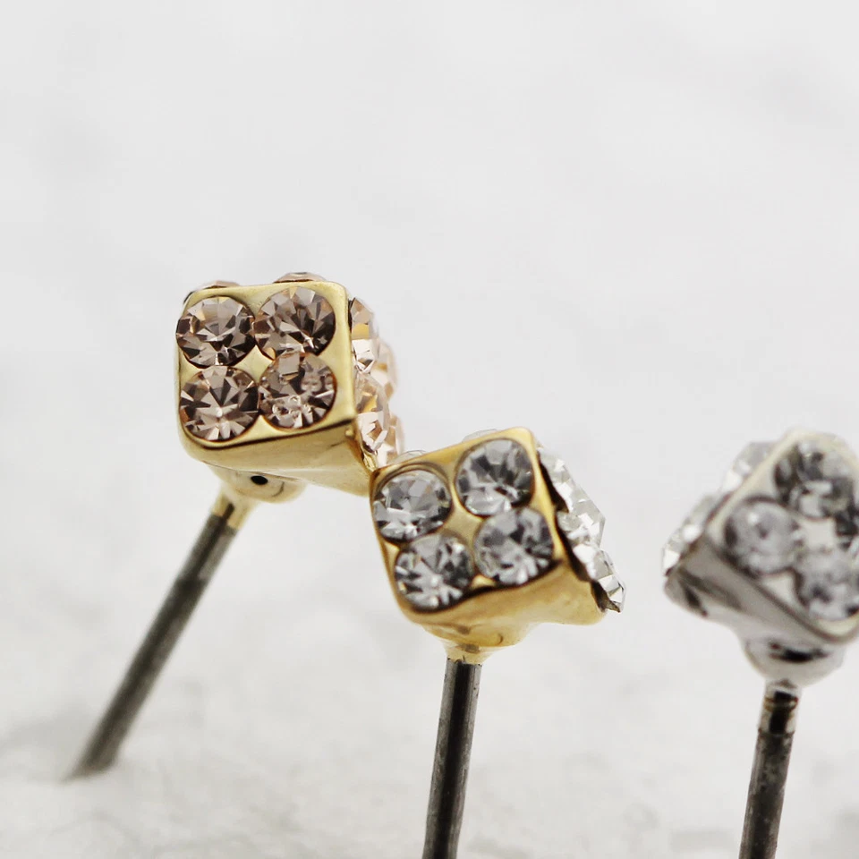 Nuevo Juego de Aretes de la Suerte Estilo Dados de Cristal Enchapados en Oro 18K Lindo Medio Cubo Foto 3 de 4