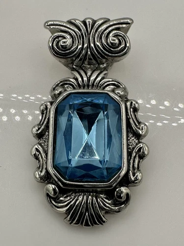 VETEMENTS Striking Premier Designs Collana Ciondolo Tono Argento Topazio Colorato Vetro Pietra