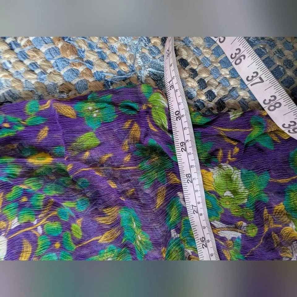 "Bufanda de seda arrugada floral púrpura de colección años 90 Boho Fairycore larga 90"" envolvente" Foto 3 de 4
