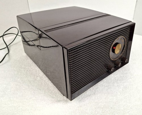 Vintage RCA Victor 4-Y-511 45 RPM Record Player Radio Bakelite MCM - Super Clean