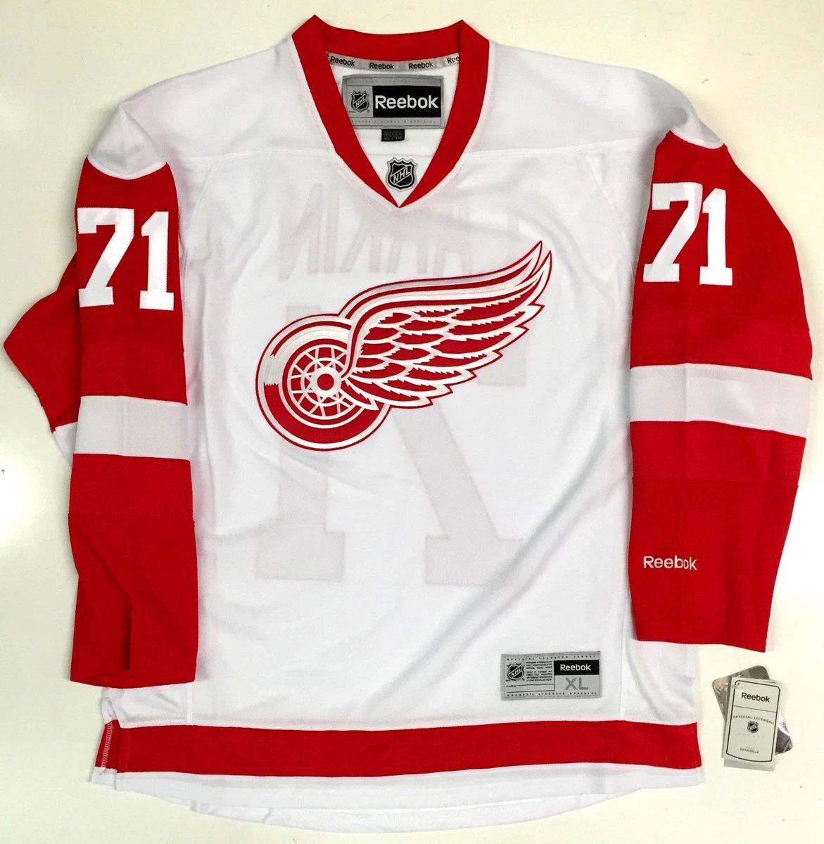 Detroit red sales wings larkin jersey