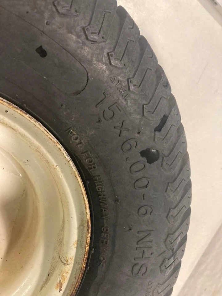 173431 SIMPLICITY TRACTOR WHEEL RIM AND TIRE - Imagem 4 de 4