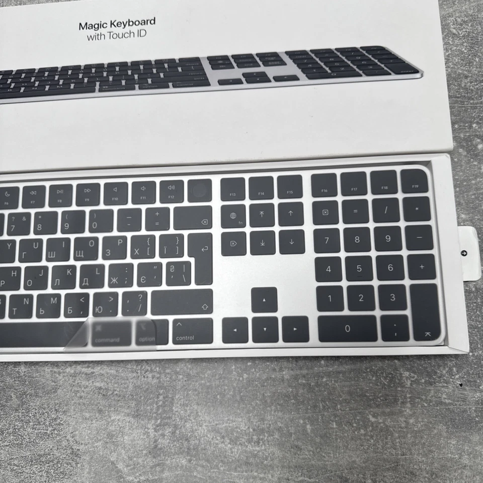 UKRAINIAN APPLE MAGIC KEYBOARD W/ NUMERIC KEYPAD TOUCH ID BLACK MMMR3UA/A A2520 - Image 3 of 4