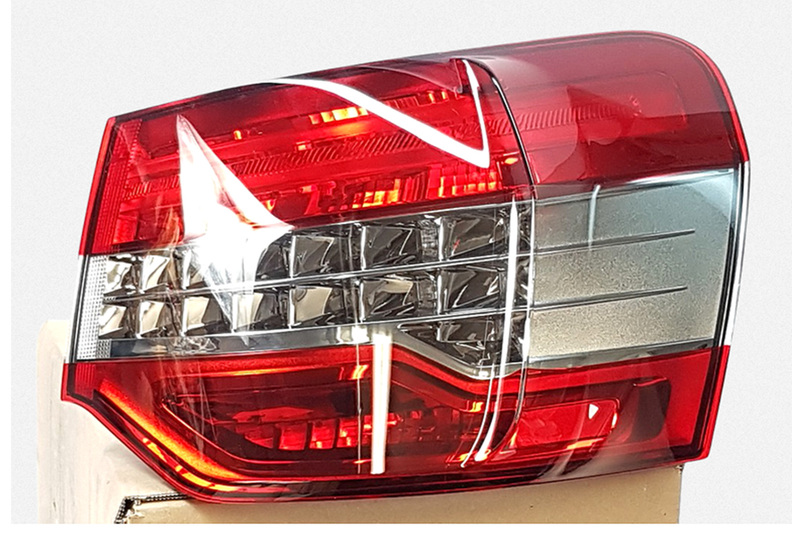 Feu arrière droit extérieur pour réparer le bloc optique cassé sur Citroën C5 2008-2017