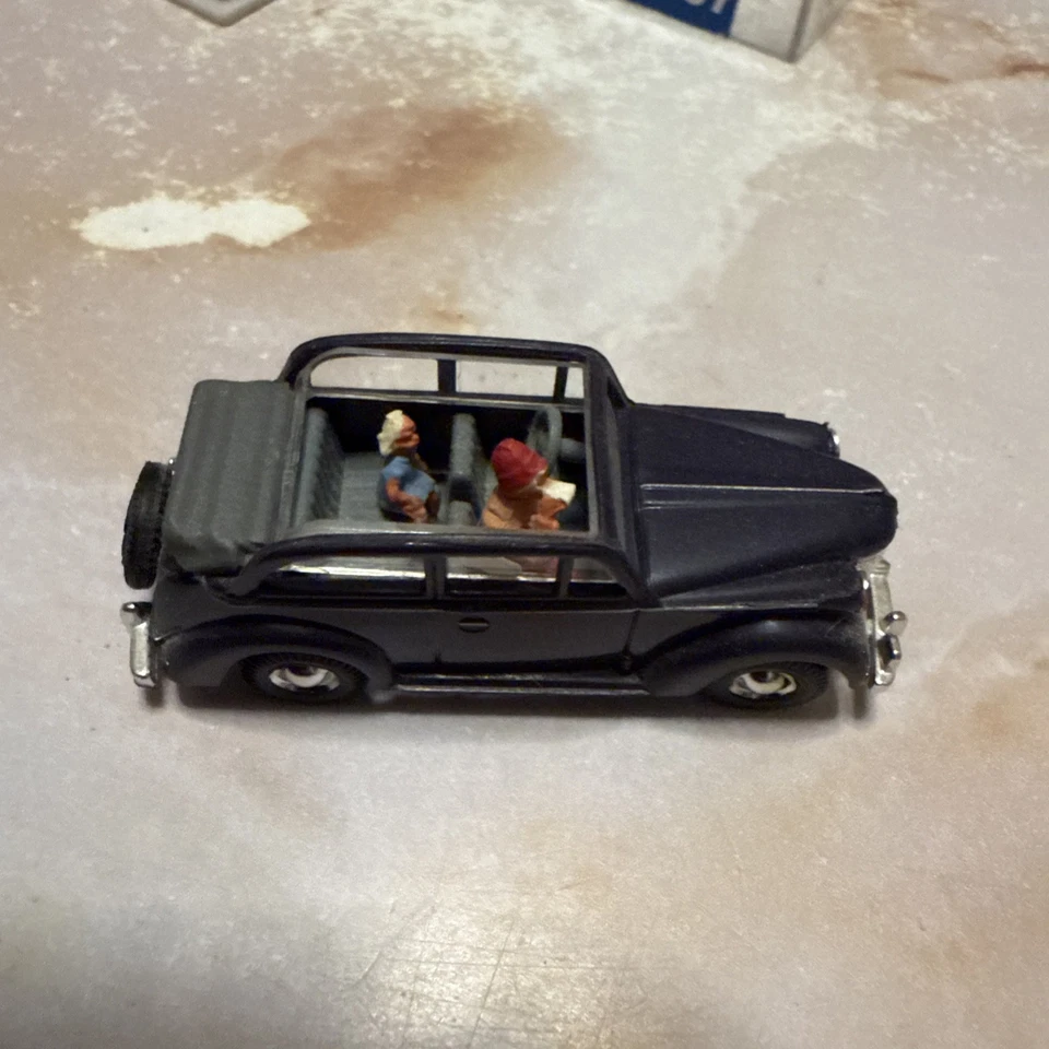 vehicules Busch ho 1/87 Mercedes Croix Rouge ,Mercedes Unimog ,Opel ,traban - Photo 4/4