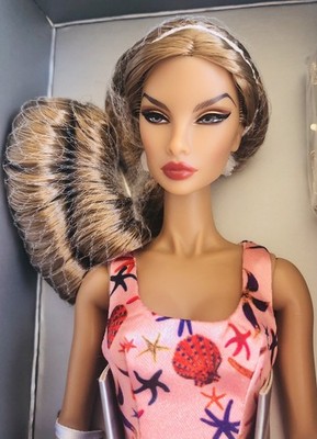 Fashion Royalty Bombshell Beach Natalia Fatale NRFB