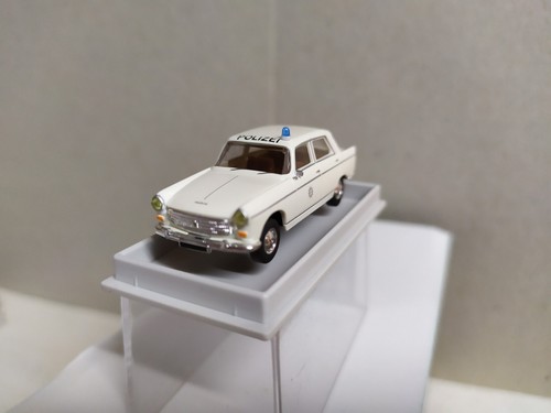 Peugeot 404 . Policía de Saarbrücken . Brekina-SAI 29006.1 . Escala 1/87 - Imagen 4 de 8