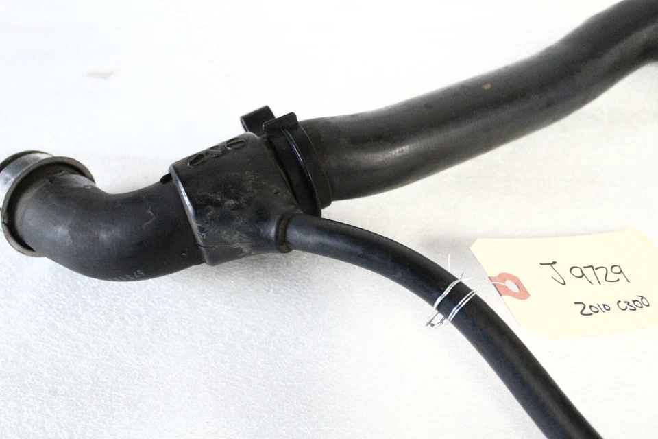 Linha de mangueira de radiador superior esquerda Mercedes Benz C300 W204 J9729 2008-2011 - Imagem 4 de 4