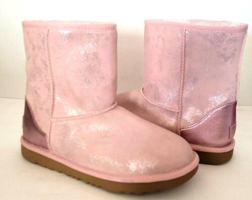 NEW UGG KIDS CLASSIC II SHIMMER METALLIC PINK SHORT BOOTS US 6K = US 8 WOMEN - Picture 1 of 5