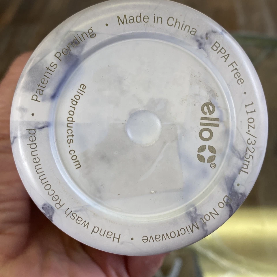 Taza de viaje de acero inoxidable aislada SnapSeal de Ello Couture, mármol blanco de 11 oz Foto 4 de 4