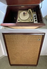 Motorola 67HFK1 Mono 6v6 Tube Amp w/ Turntable Mahogany Console ~ Jensen P15R