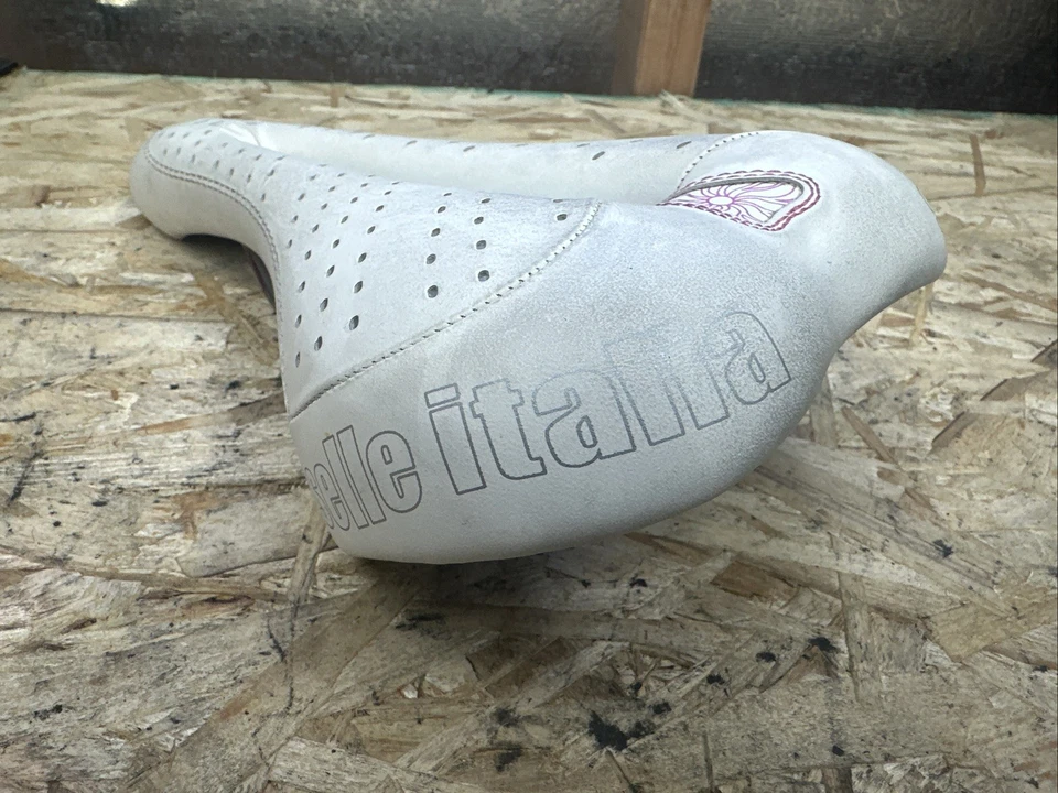 145mm Wide SELLE ITALIA DIVA LADY GEL FLOW Saddle - VANOX RAILS - WHITE - 261g - Image 4 of 4