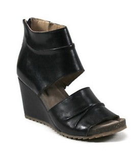 next black wedges