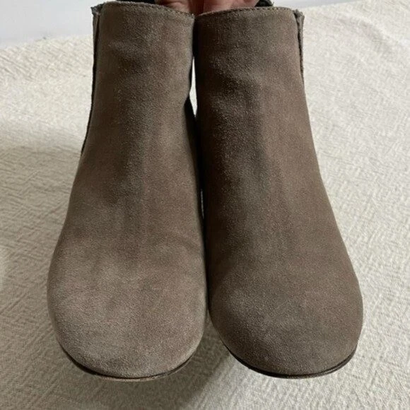 Aquatalia Women Fallon Greige Suede Chelsea Ankle Boots 8.5 - Изображение 2 из 4
