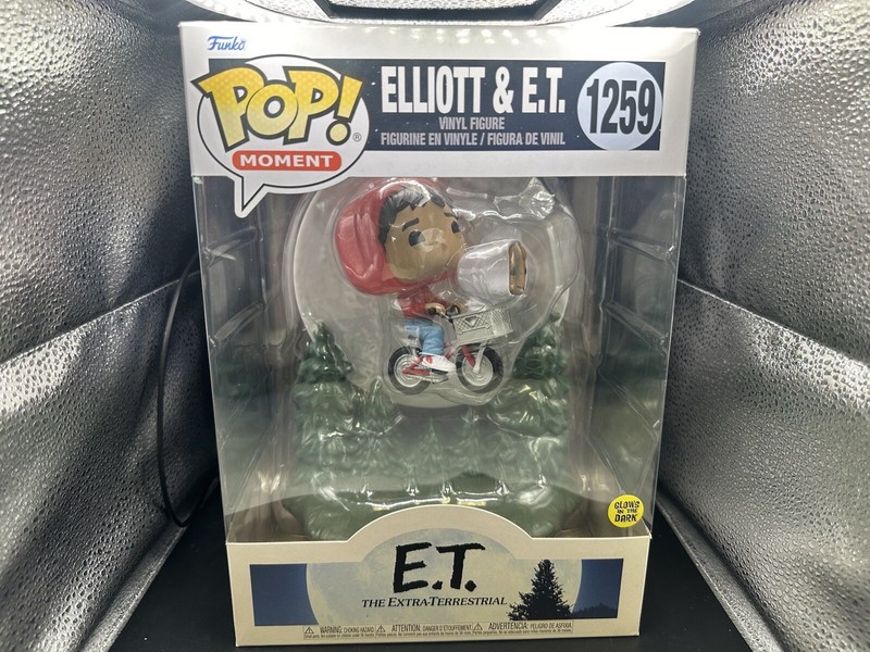 Funko Pop! Moments: E.T. - Elliot & E.T. (Glows in the Dark) #1259