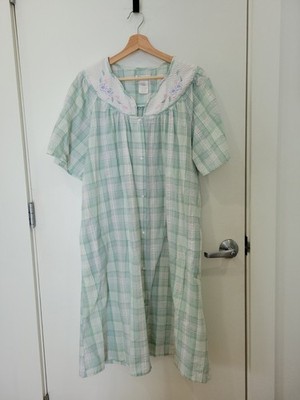 Celestial Dreams by Komar Light Green Floral Snap Front House Coat Robe XL