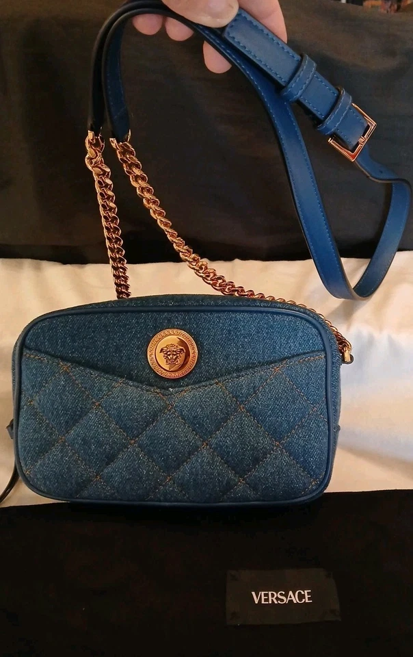 Versace Acolchado La Medusa Bolso para Cámara Denim con Acentos Dorados Cartera y Bolsa para el Polvo Foto 2 de 4