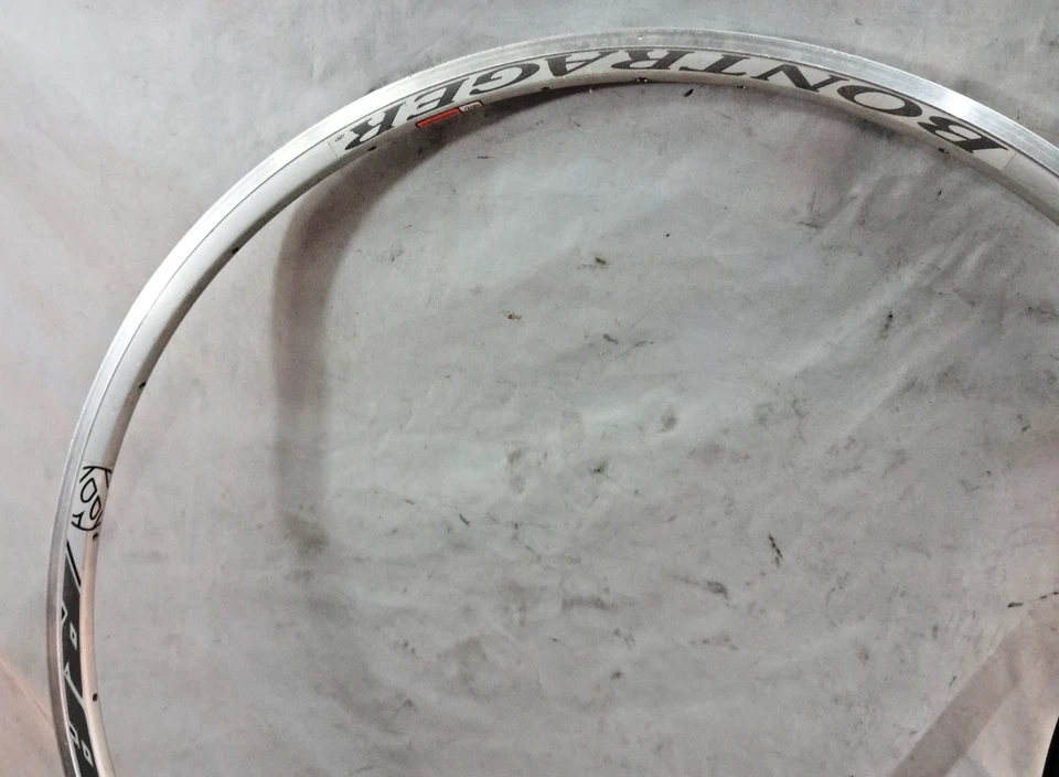 Juego de llantas de bicicleta de carretera Trek Bontrager Race 6000 Series 700c 20S doble pared ~ Foto 3 de 4