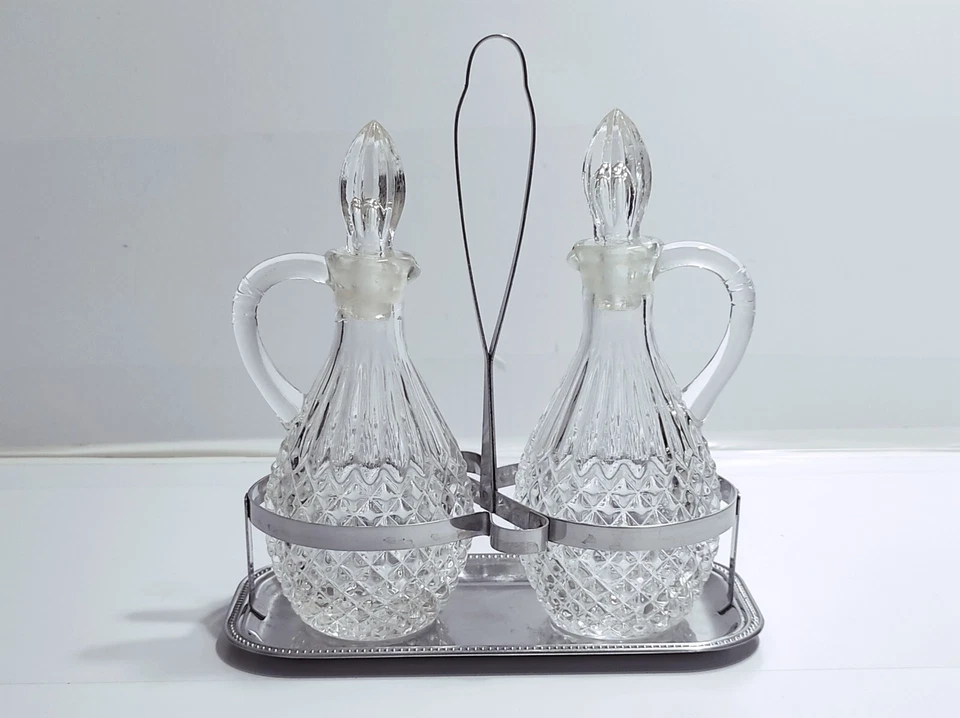 Oliera antica in acciaio Inox e vetro Set con acetiera vintage color argento - Immagine 2 di 4