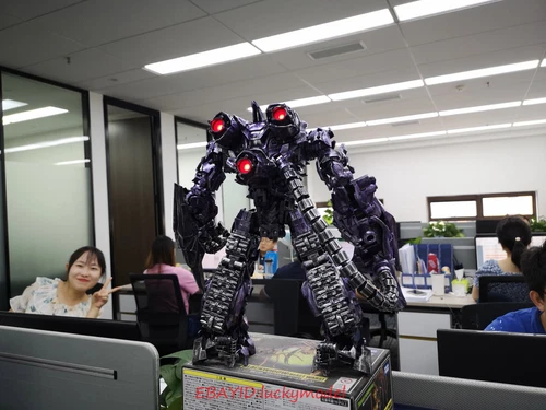 In Stock Transformation Toys ZS01 35cm Enlarged Edition Shockwave Action Figure - Picture 4 of 6