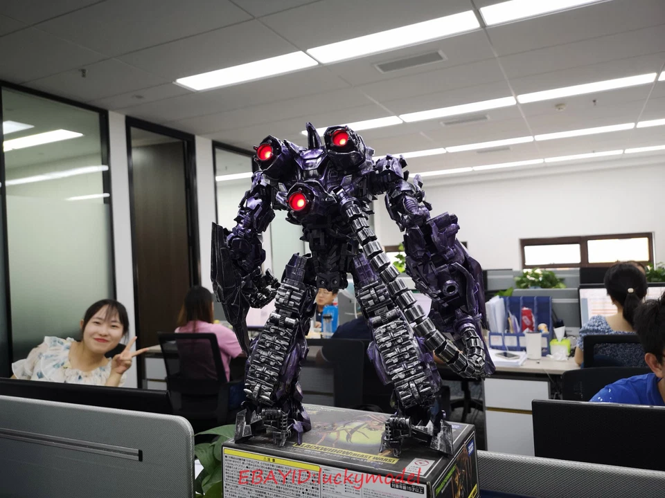 In Stock Transformation Toys ZS01 35cm Enlarged Edition Shockwave Action Figure  - Image 4 of 4