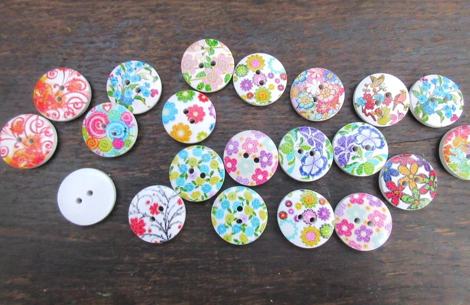 Vintage Flower Buttons 21 Colourful 2 cms across Colourful 1930,s Childhood - Image 4 of 4