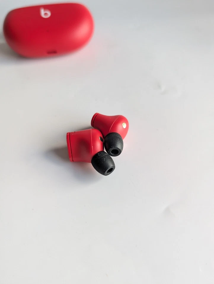 Beats Studio Buds, photo 2 of 5