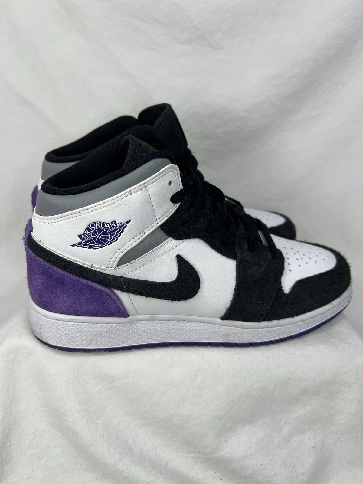 Scarpe Nike Air Jordan 1 Mid SE Youth 6 Varsity Court viola bianco nero