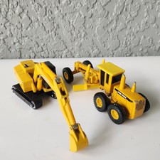 John Deere Diecast Construction Set Excavator and Motor Grader Yellow Toy Lot