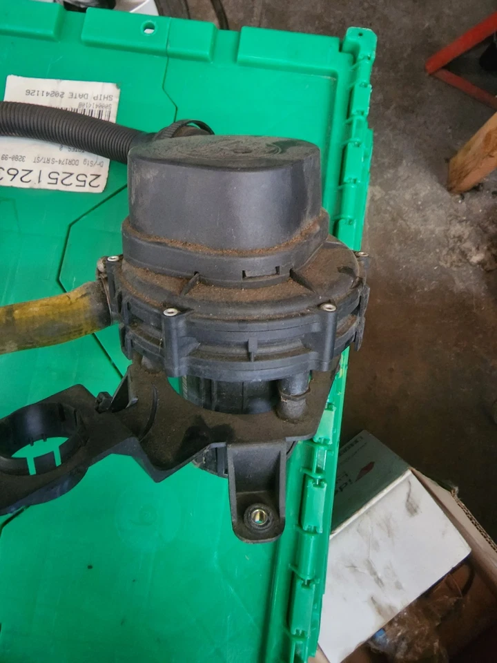 Bomba de aire secundaria con tubo BMW 323ic 323is 328i E36 emisiones smog 96-99 Foto 4 de 4